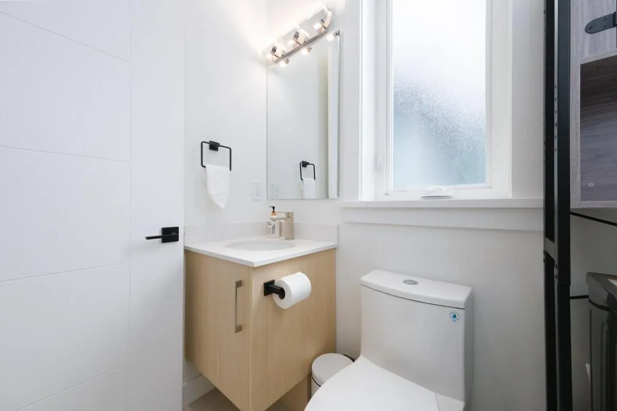 Apartment Brand New Spacious Home In Heart Of Vancouver