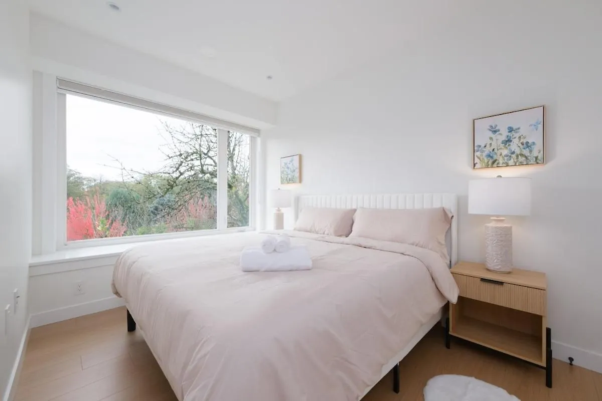 Brand New Spacious Home In Heart Of Vancouver Apartment